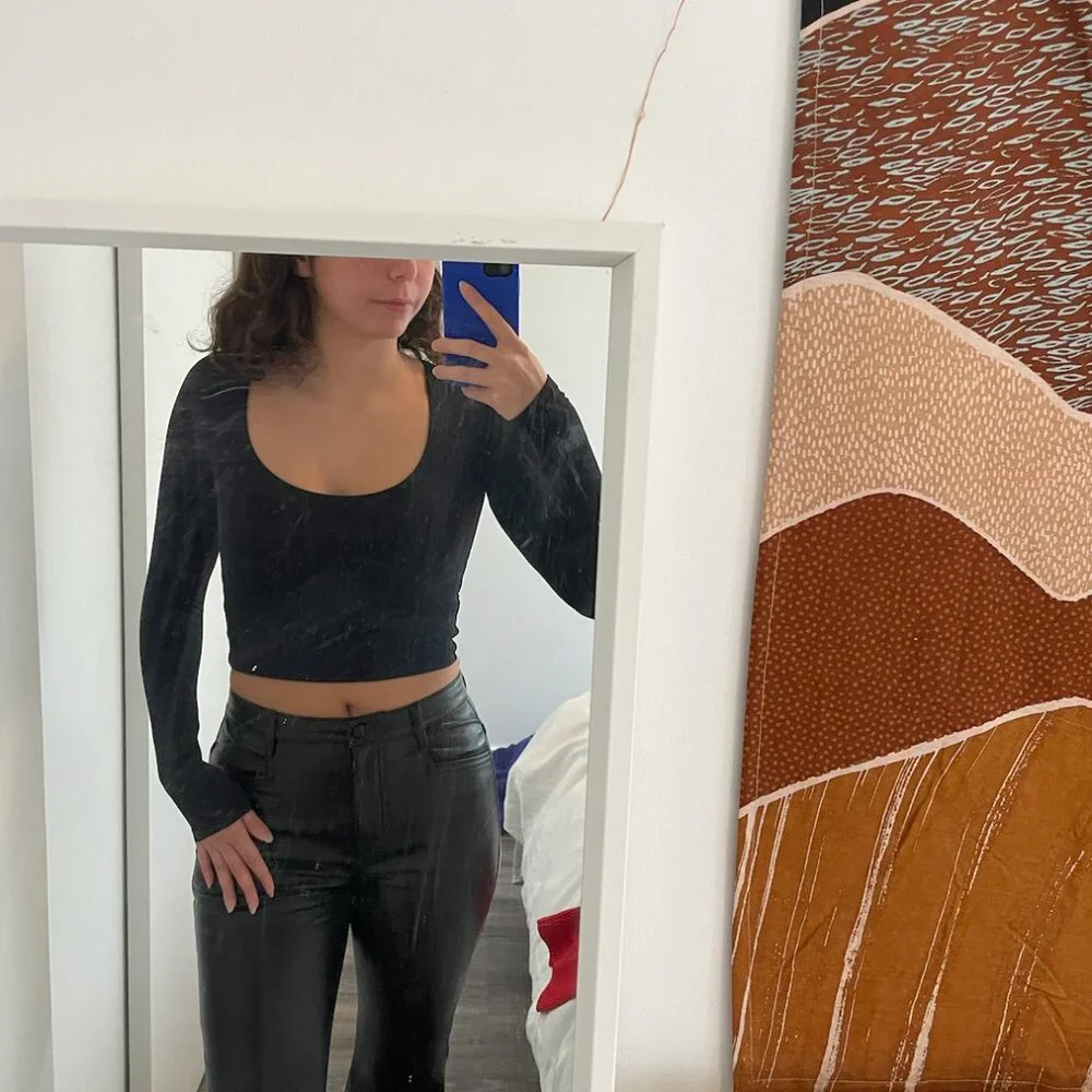 ARITZIA XS CONTOUR SCOOPNECK BLACK LONGSLEEVE - Picture 2 of 4